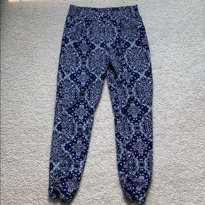 Patterned Pants with Pockets and Cuffed Ankle